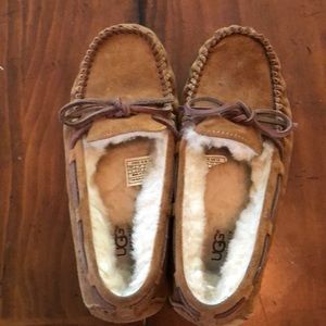 Boys Ugg slippers size 5